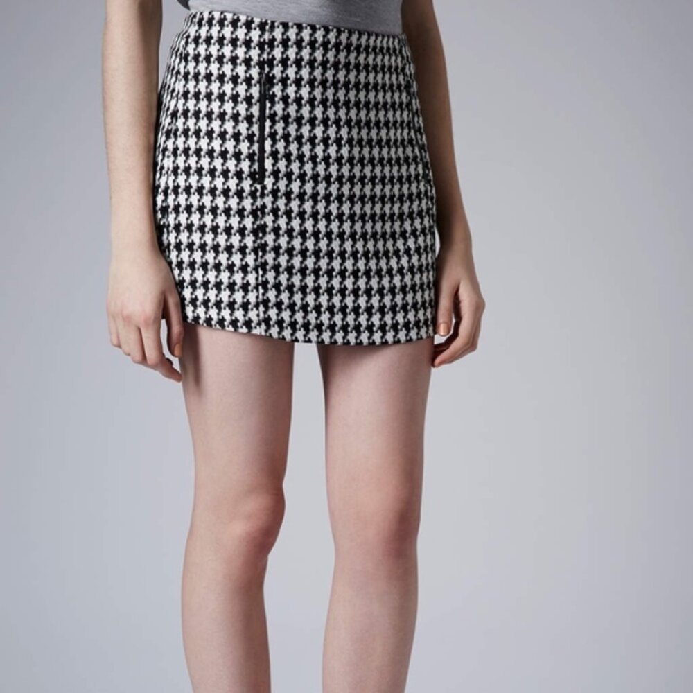 Topshop | Houndstooth Knit Thick Mini‎ Skirt in Black and White Size US 6
